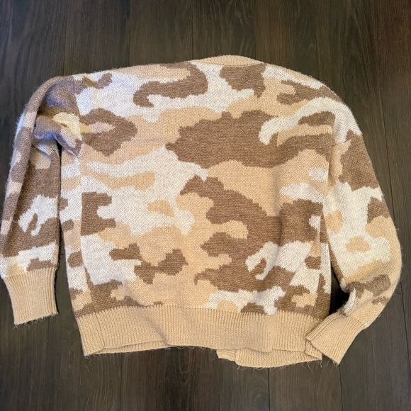 Lucky Brand Natural Camo V-neck Button Front Long Sleeve Cardigan - Picture 5 of 5